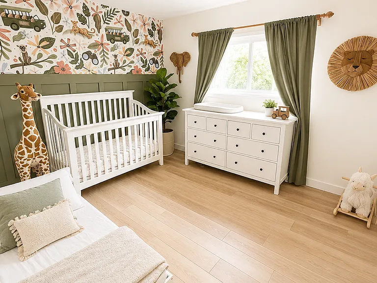 Second bedroom with sliding door closet