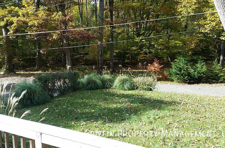 8402 Sleepy Hollow Rd — Photo 10