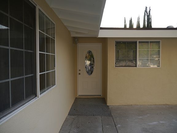 3rd image of 27231 Crossglade Ave