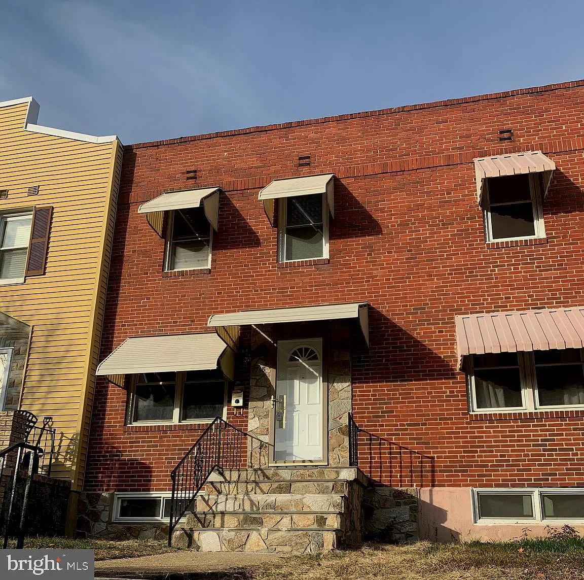 1718 Redwood Ave photo 1