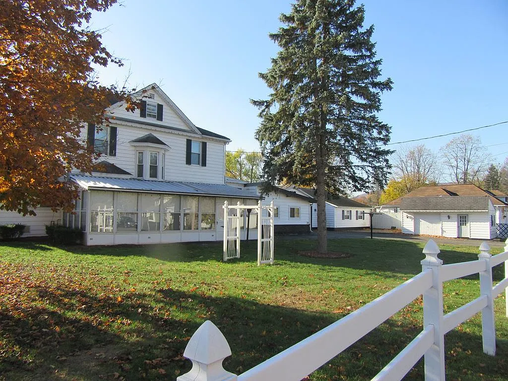 1181 College Ave photo 1
