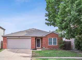840 Lariat Dr, Saginaw, TX 76131