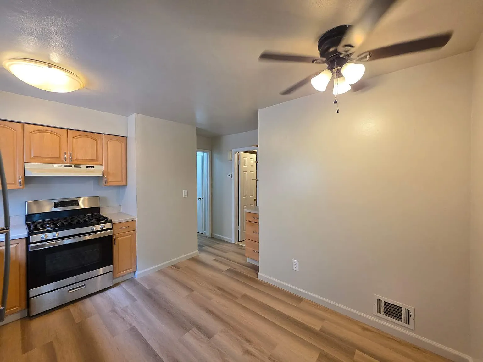 941 Ramona Ave — Photo 2
