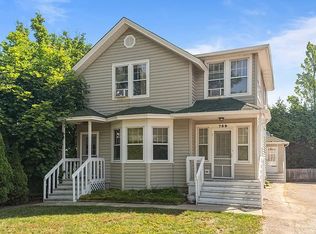 789 N McKinley Rd #1, Lake Forest, IL 60045