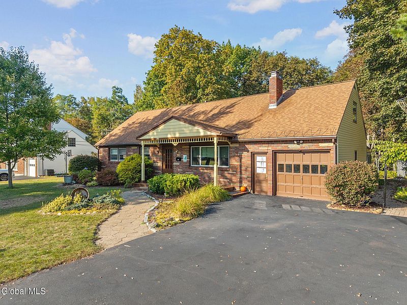 3rd image of 18 Friar Tuck Road