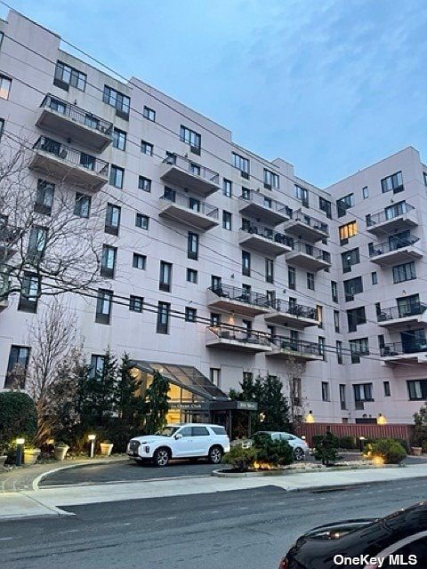 1st image of 100 W Broadway APT 6B