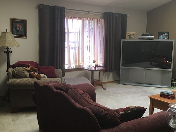 2nd image of 1423 Crystal Lake Dr