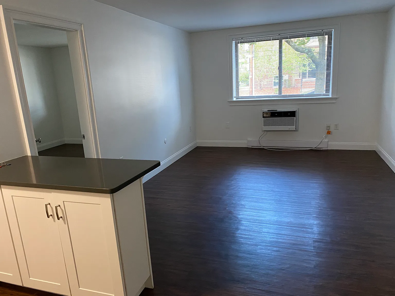 1 bed, 550 sqft, $2,100 — Photo 3