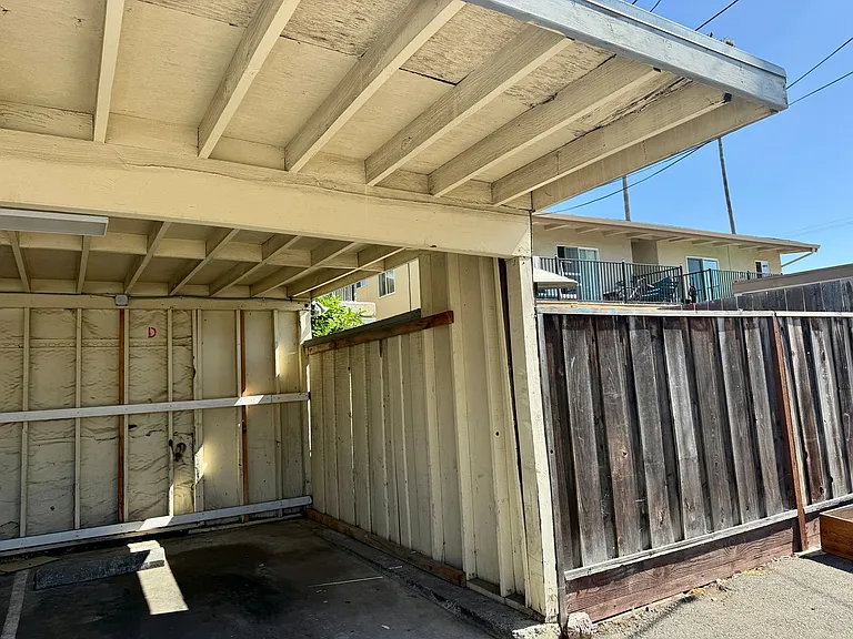 1805 Bradford Way — Photo 17