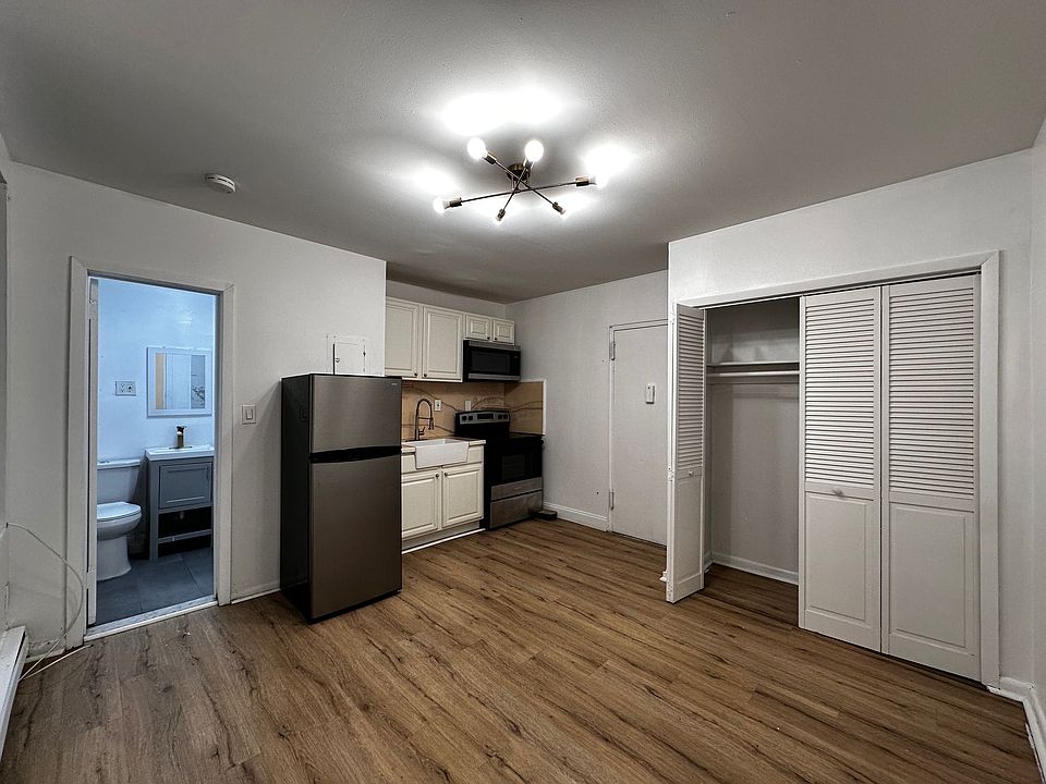 2nd image of 15-22 Gifford Ave #54