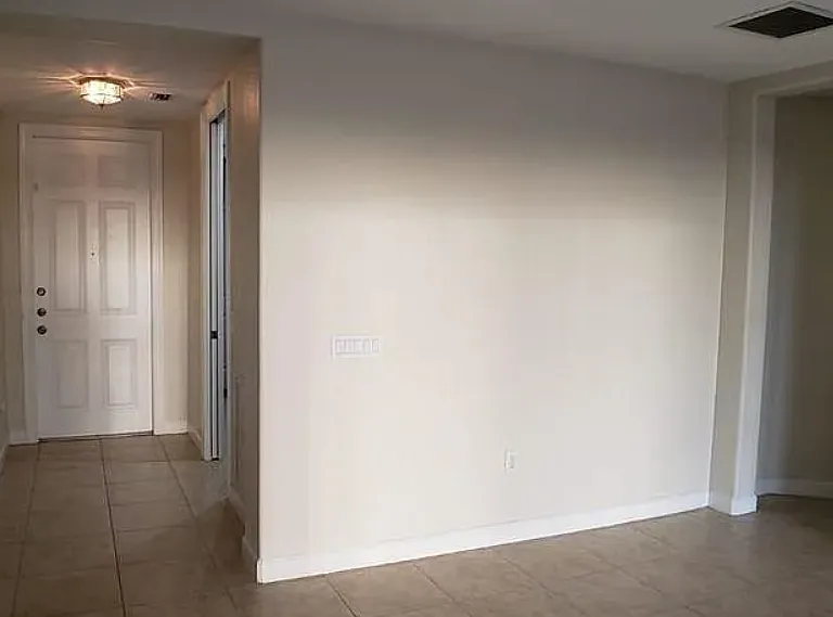 This is a sample photo of the same floor plan. The apartment is under renovation and the photos will be updated when construction is completed. Finishes will be similar but not exactly the same.