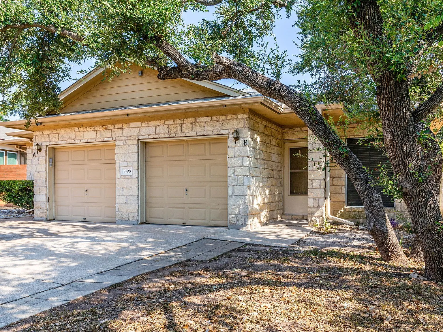 3 bed, 2.0 bath, 2316 sqft, $1,895 — Photo 1