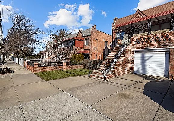2nd image of 1825 Coleman St