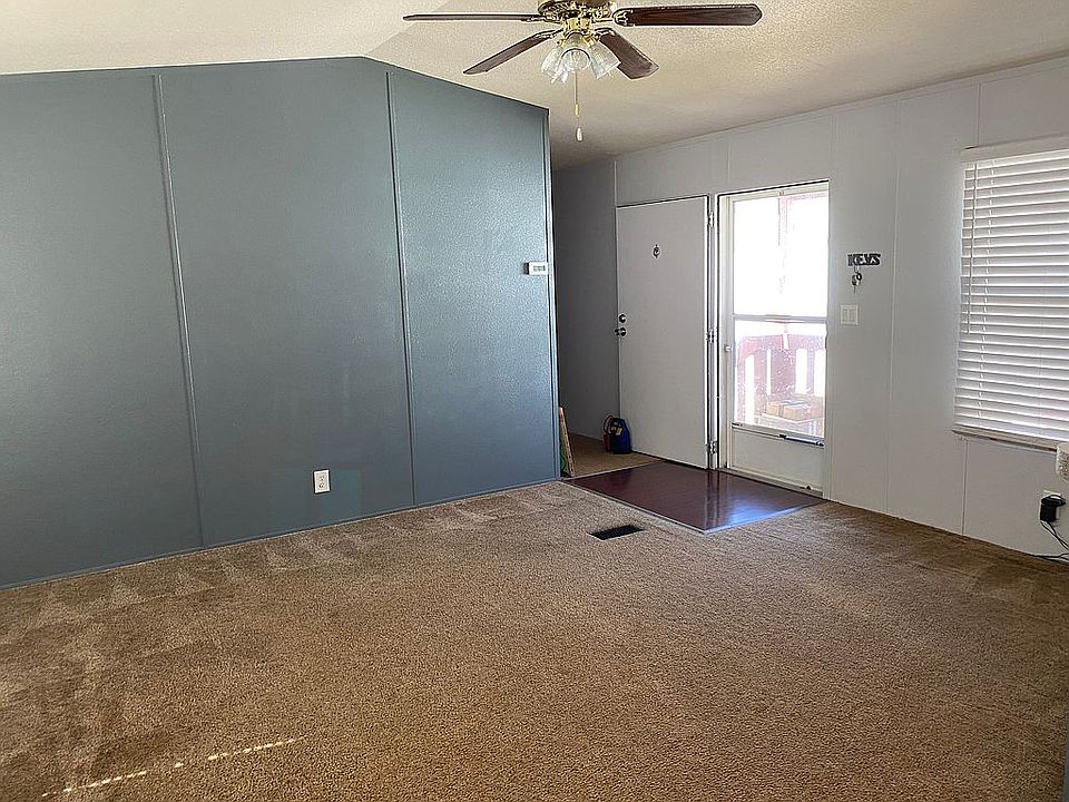 Living room and main entranc