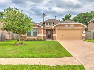 227 Midtown Park Dr, Alvin, TX 77511