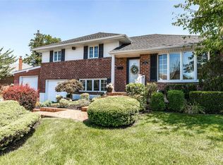 17 Vinton St, Massapequa, NY 11758