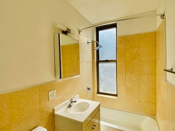4th image of 234 W 13th St #40