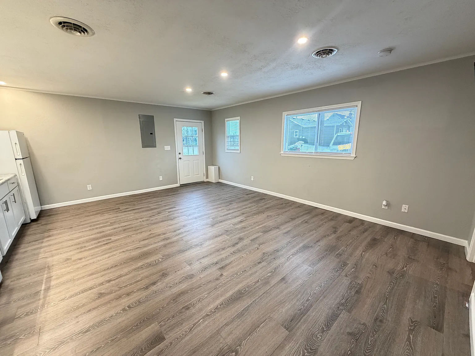 2 bed, $1,000 — Photo 3