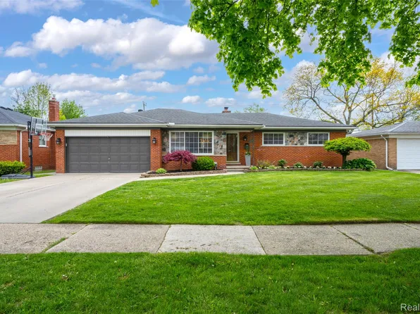 20500 Erben St, Saint Clair Shores, MI 48081