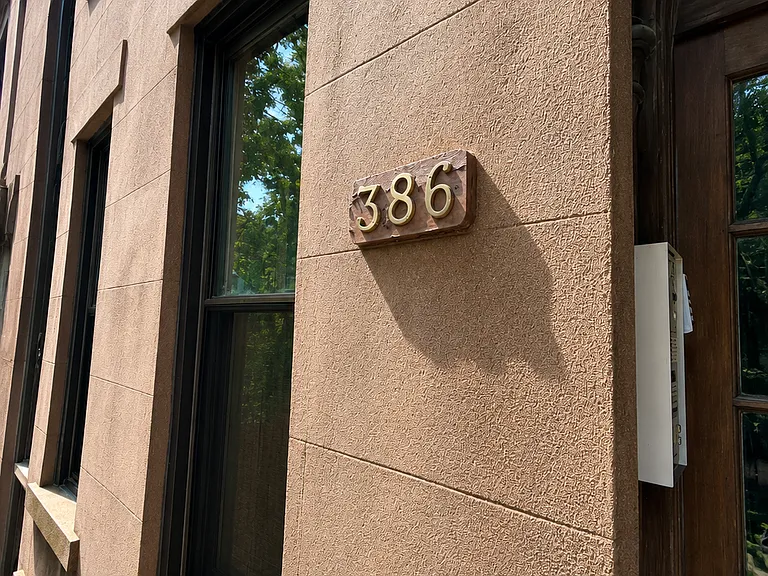 386 Sackett St #1 — Photo 4