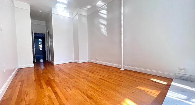 Rented by Bond New York | media 4