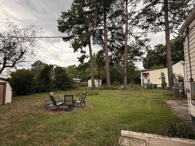 2313 Dickens Rd — Photo 4