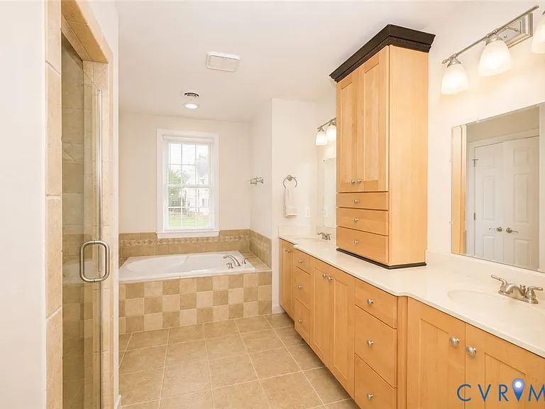 11320 Sadler Oaks Dr — Photo 47