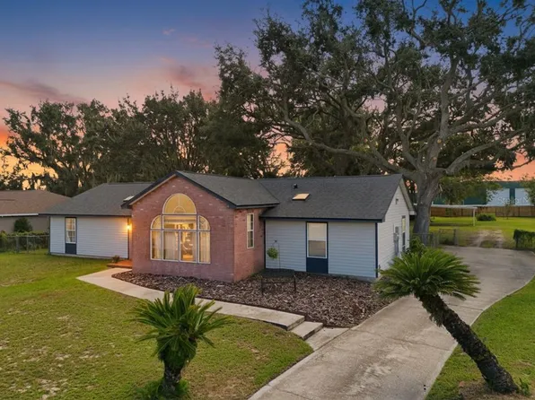 307 Water Shore Dr, Leesburg, FL 34748