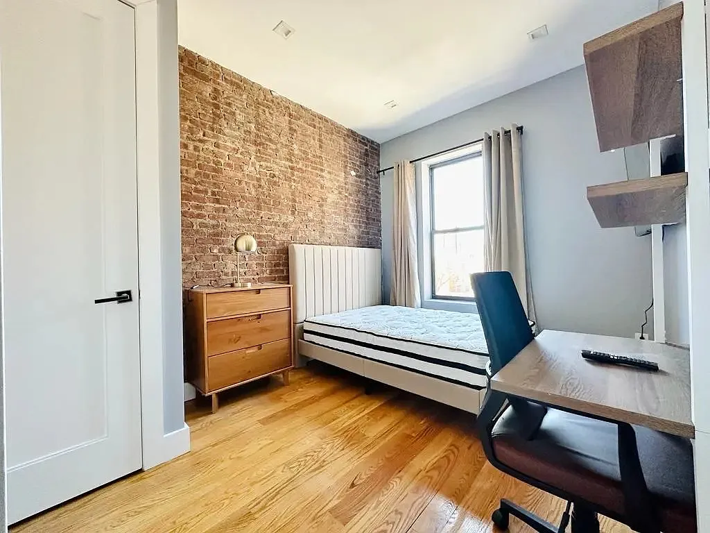 4 bed, 6.0 bath, 1100 sqft, $1,350 — Photo 2