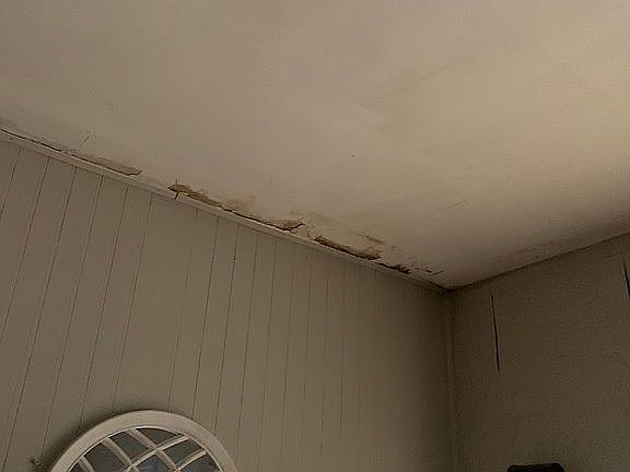 3rd image of 205 Schiller St