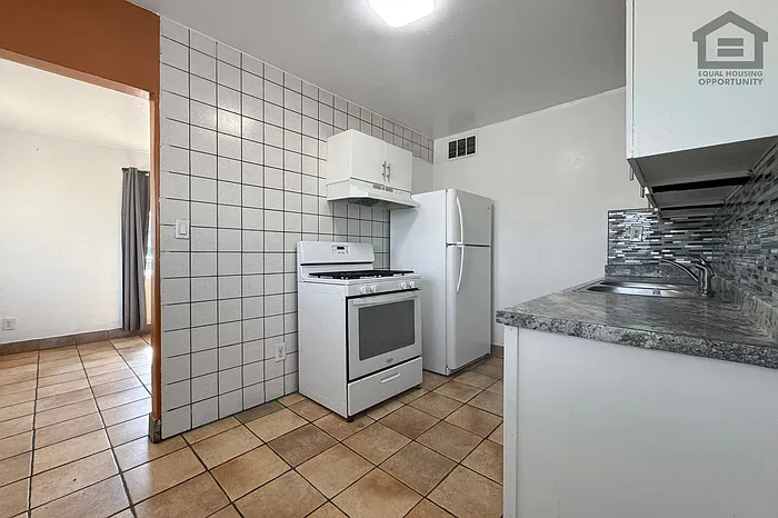 1 bed, 1.0 bath, 467 sqft, $1,199 — Photo 1