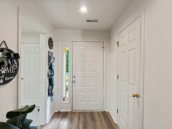 2nd image of 20 Kiowa Ln