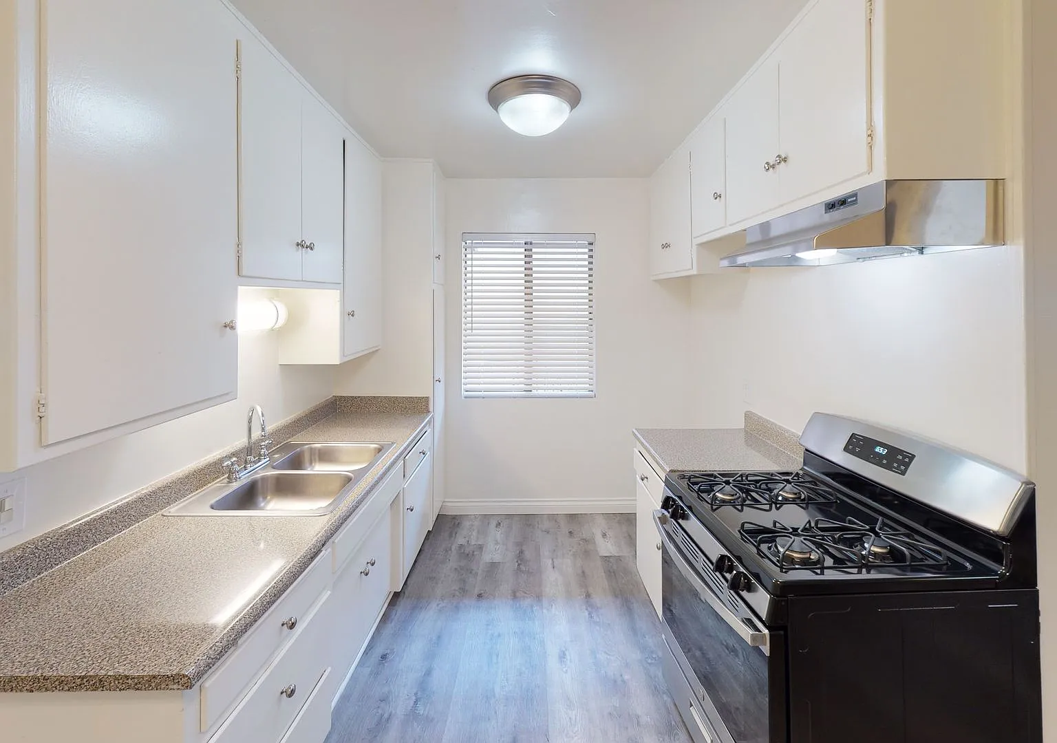 613 - Marlin Manor — Photo 3