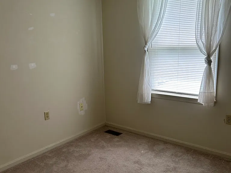 118 Grantham Ct — Photo 5