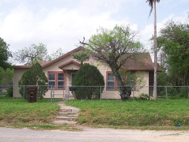 1st image of 830 E Yoakum Ave