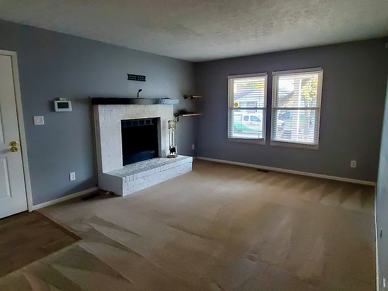 2426 Sanford Dr — Photo 5