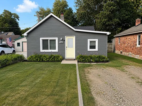 1039 Ennest Blvd, White Lake, MI 48386