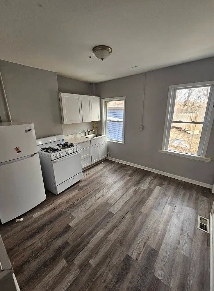 1 bed, 2160 sqft, $1,500 — Photo 1