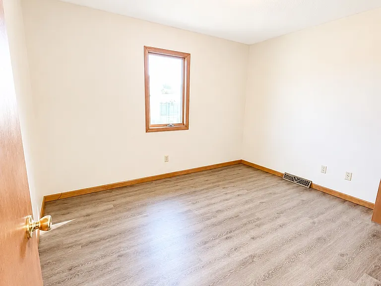 2227 Hageman Ave — Photo 7