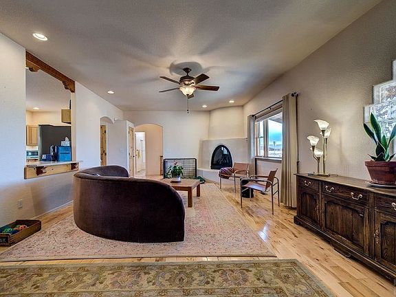 3rd image of 678 W Calle De Camelia