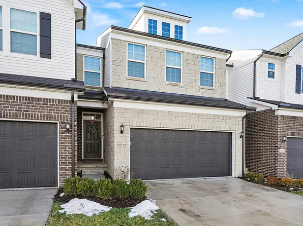 5512 E Spaniel Dr, Ann Arbor, MI 48108