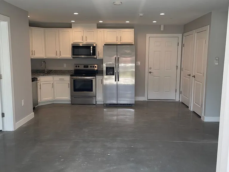 579 South St — Photo 2