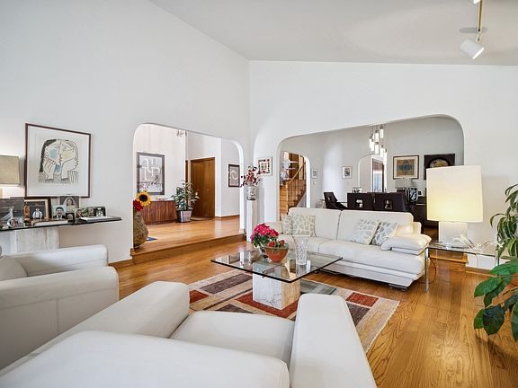4th image of 583 Warbler Ct