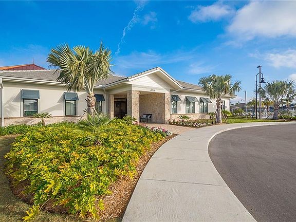 2nd image of 3111 Paradox Cir Unit 305