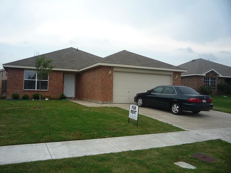 1st image of 920 Blue Sky Dr