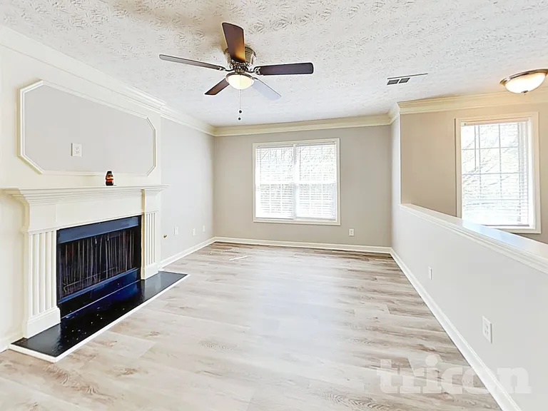 1455 Enchanted Forest Dr — Photo 4