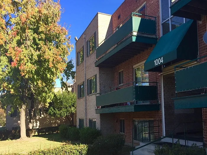 Colonial Village Apartments — Photo 5