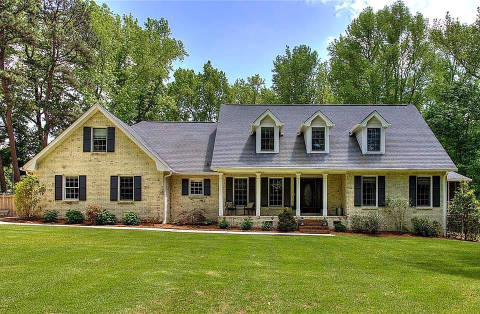 1st image of 692 Graymont Dr