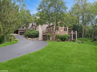 284 Fox Harbor Dr, Trout Valley, IL 60013