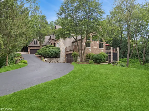 284 Fox Harbor Dr, Trout Valley, IL 60013